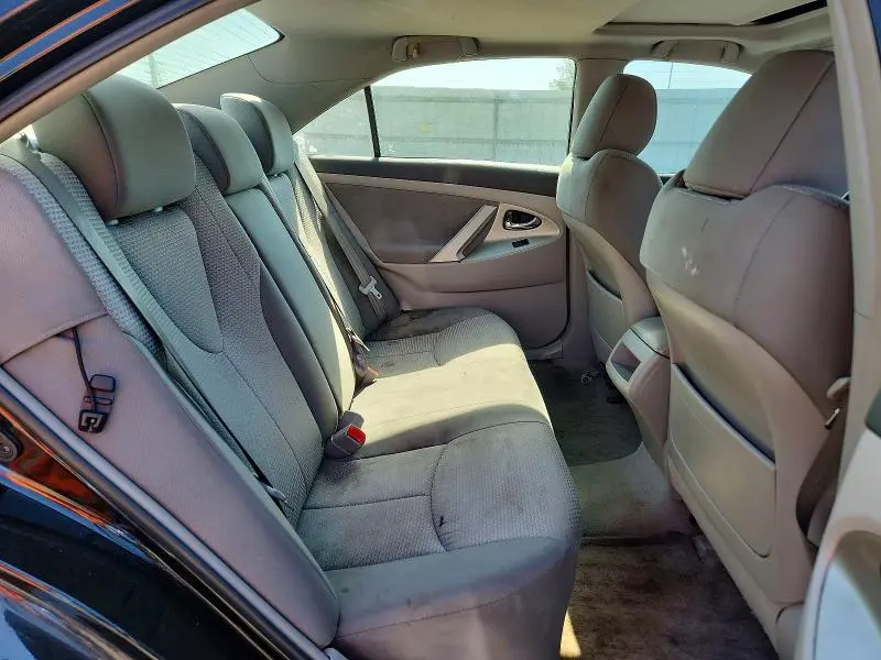2011 TOYOTA CAMRY SE  