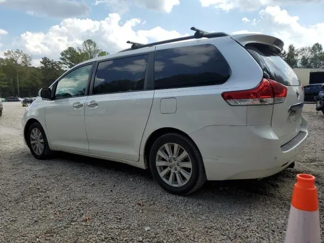 2013 TOYOTA SIENNA XLE  