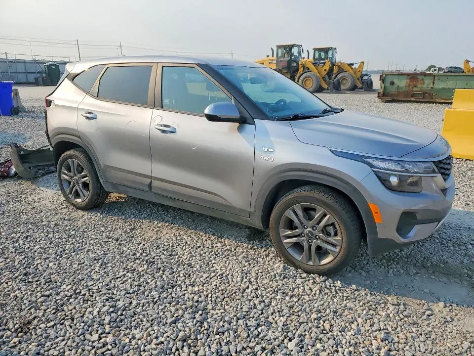 2022 KIA SELTOS LX  