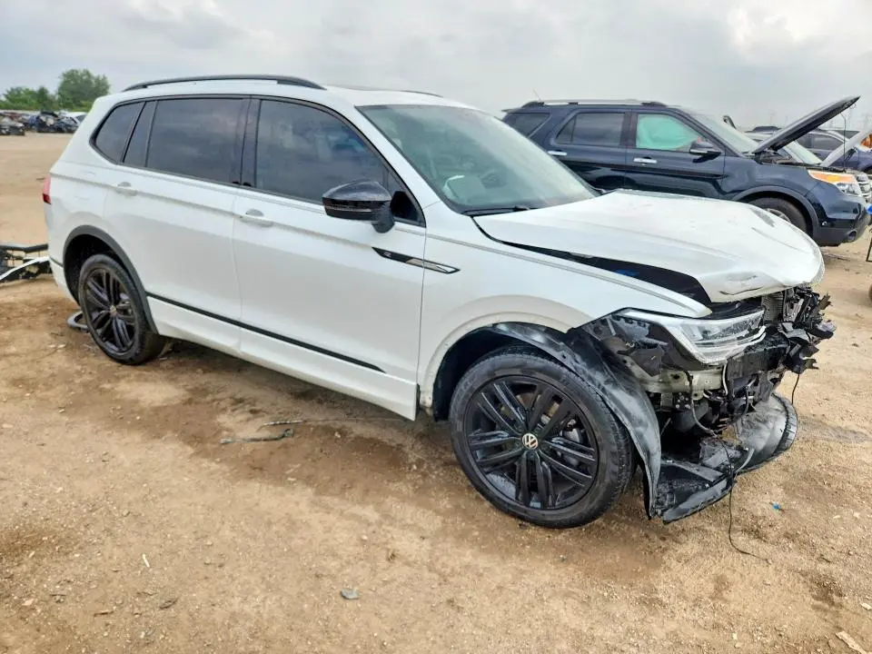 2022 VOLKSWAGEN TIGUAN SE R-LINE BLACK  