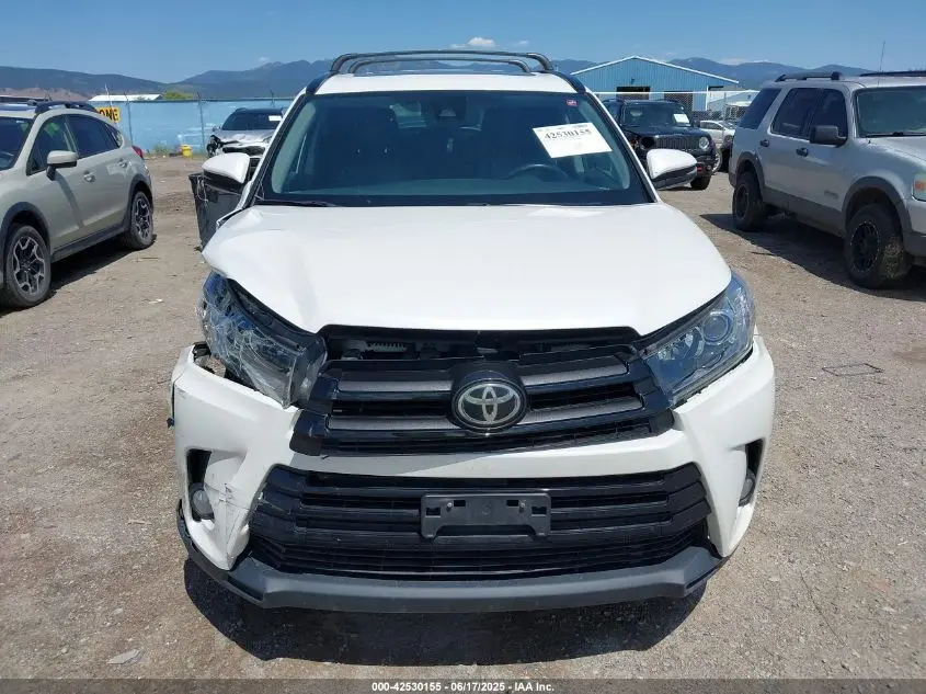 2017 TOYOTA HIGHLANDER SE