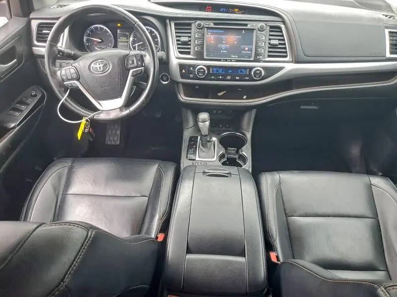 2017 TOYOTA HIGHLANDER SE  