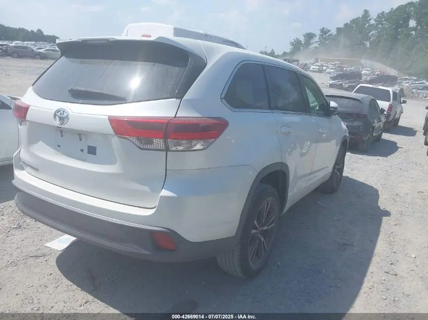 2018 TOYOTA HIGHLANDER LE