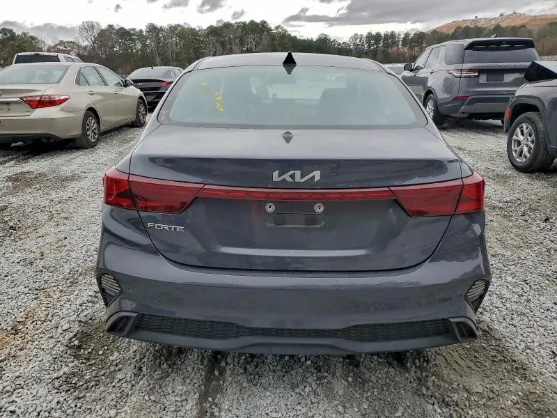 2023 KIA FORTE LX  