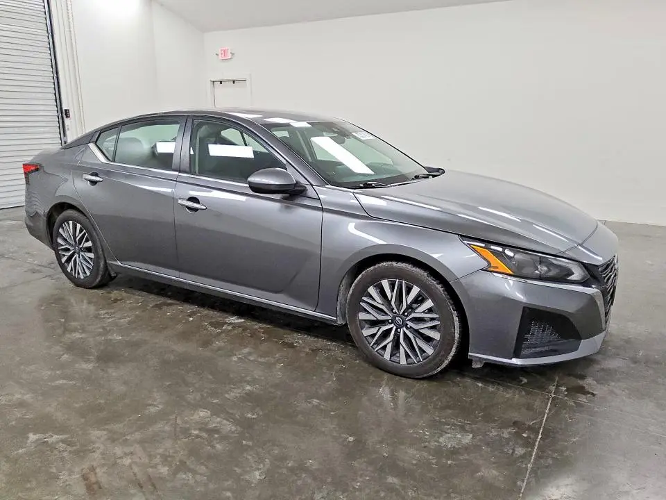 2023 NISSAN ALTIMA SV  