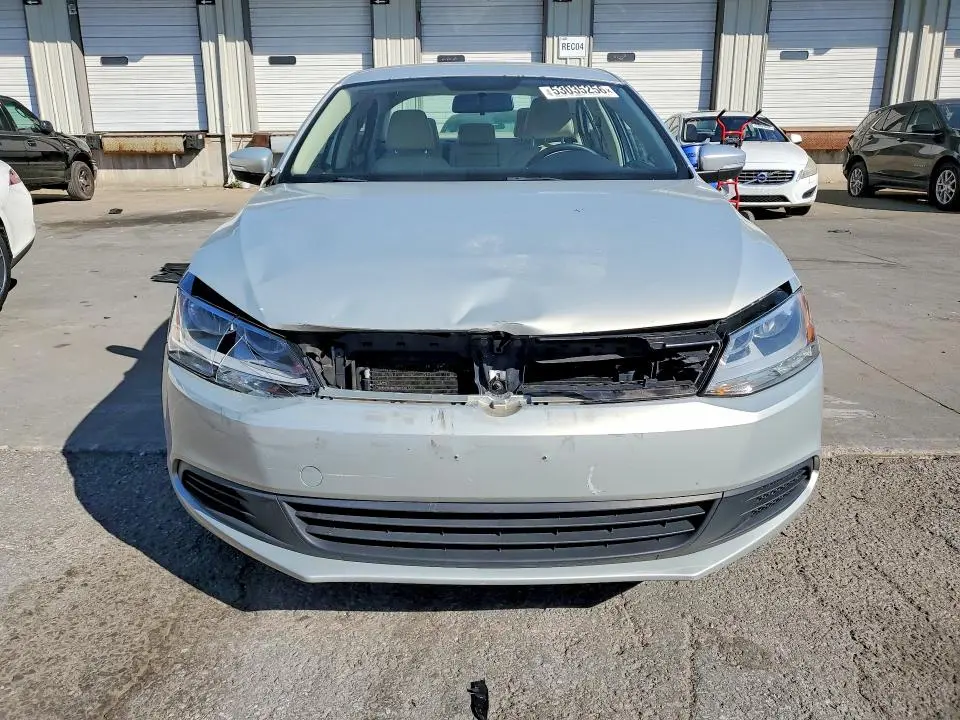 2011 VOLKSWAGEN JETTA SE  