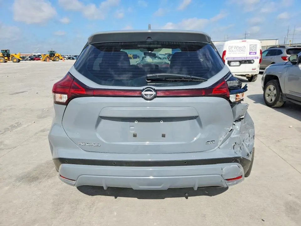 2024 NISSAN KICKS SR  