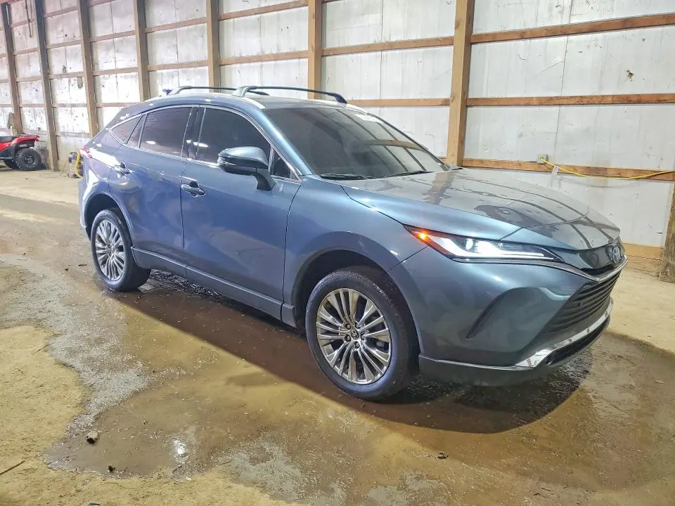 2024 TOYOTA VENZA XLE  