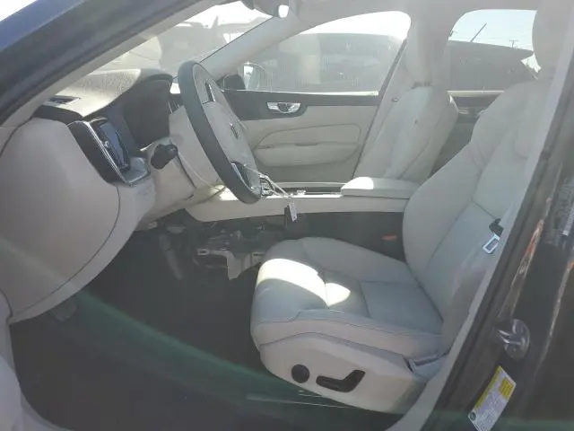 2025 VOLVO XC60 CORE  