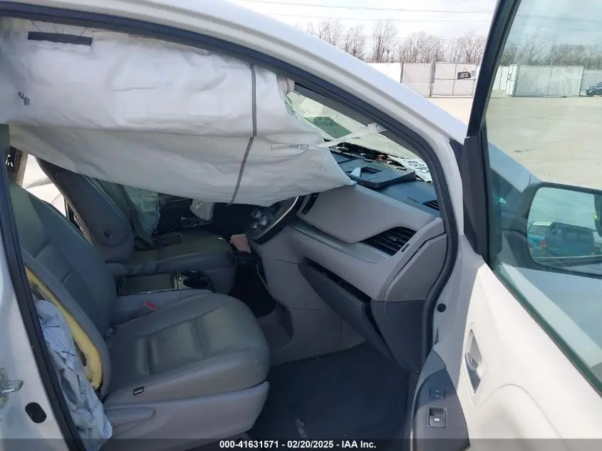 2016 TOYOTA SIENNA LE 8 PASSENGER