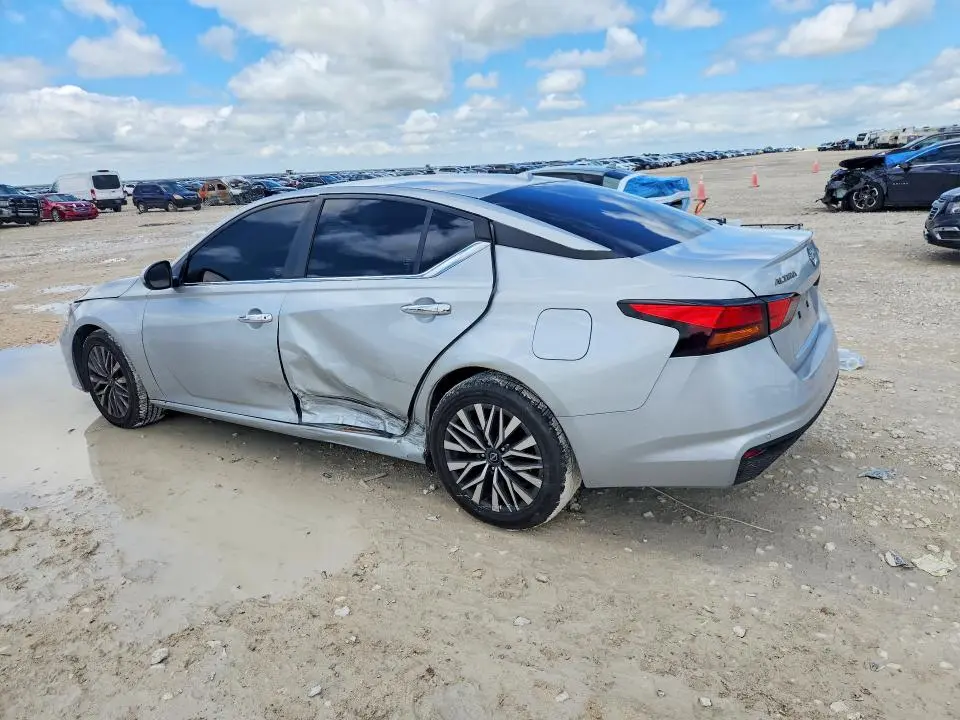 2023 NISSAN ALTIMA SV  