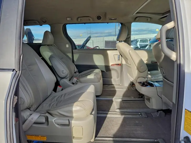 2011 TOYOTA SIENNA XLE  