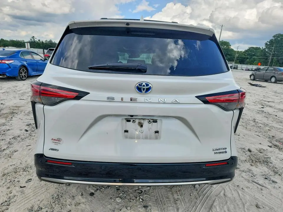 2022 TOYOTA SIENNA LIMITED 7-PASSENGER  