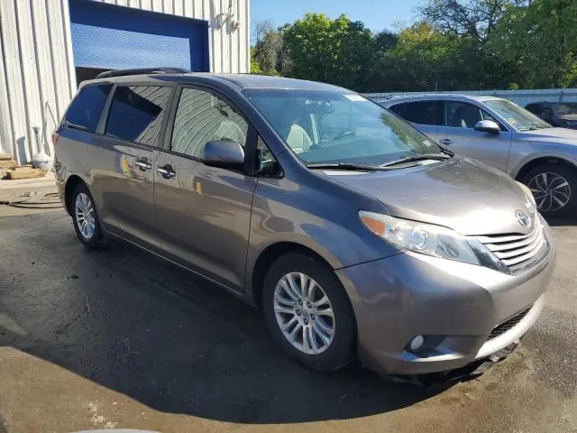 2015 TOYOTA SIENNA XLE  