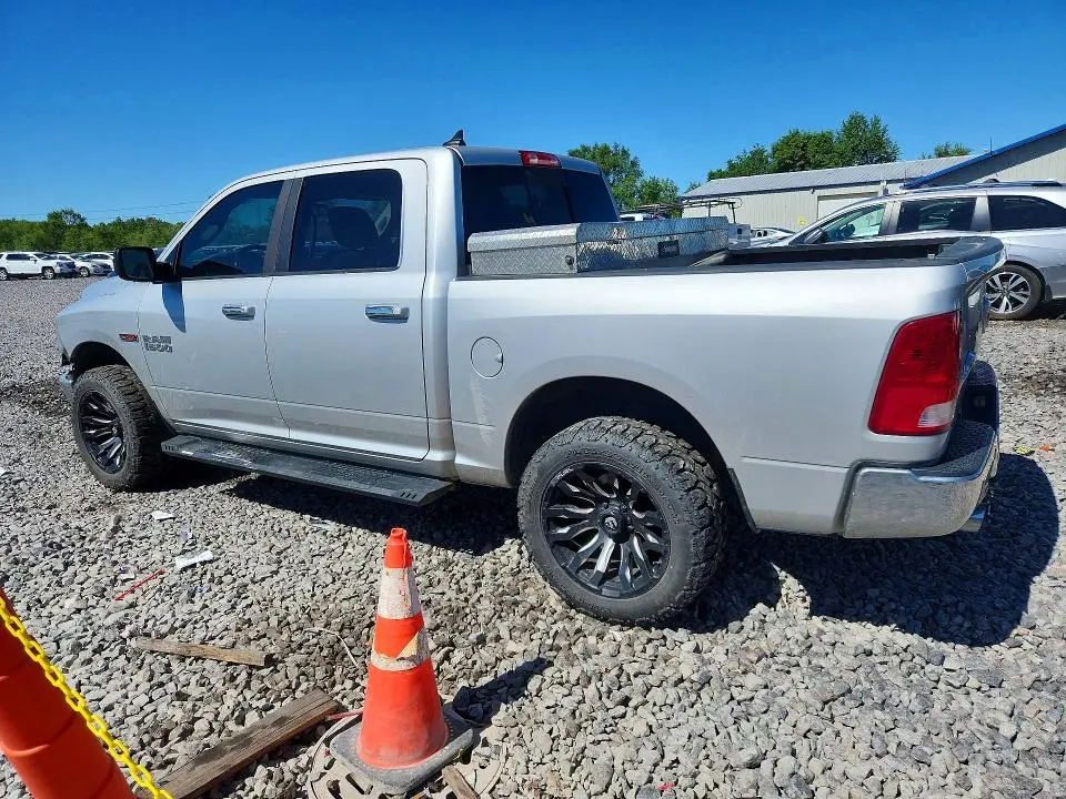 2016 RAM 1500 SLT  