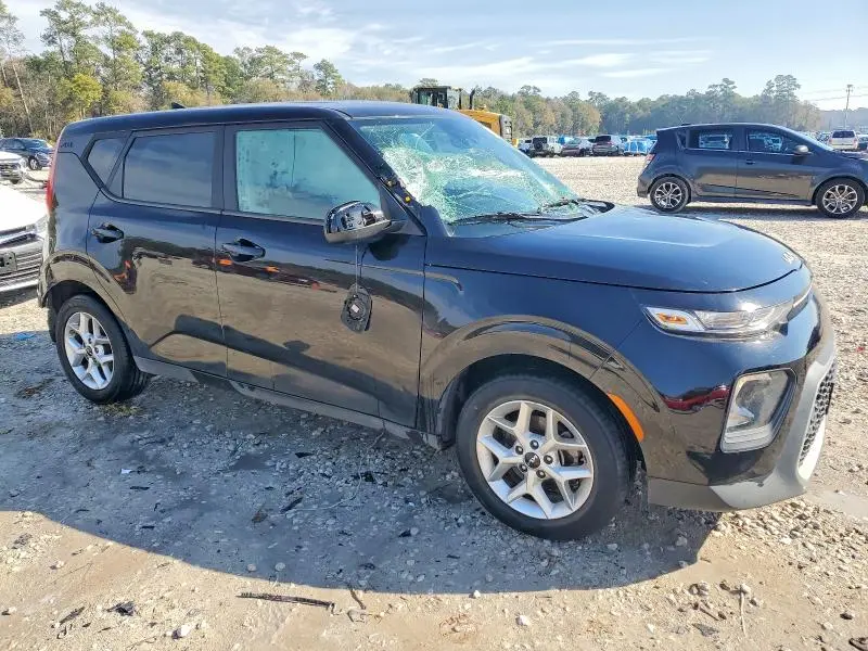 2022 KIA SOUL LX  