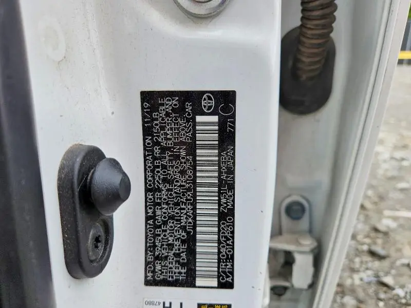 2020 TOYOTA PRIUS LE  
