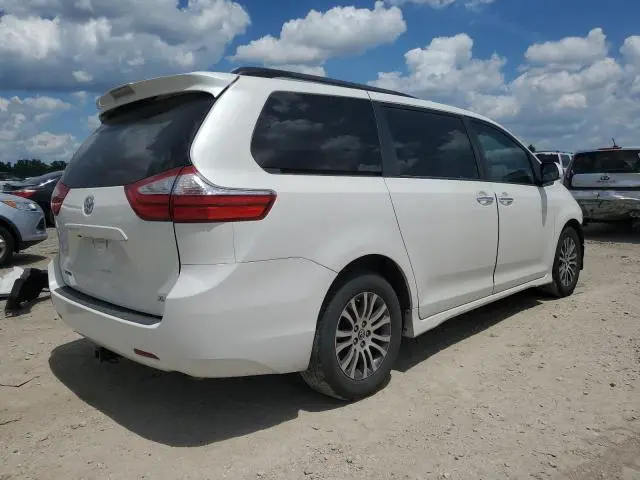 2019 TOYOTA SIENNA XLE  