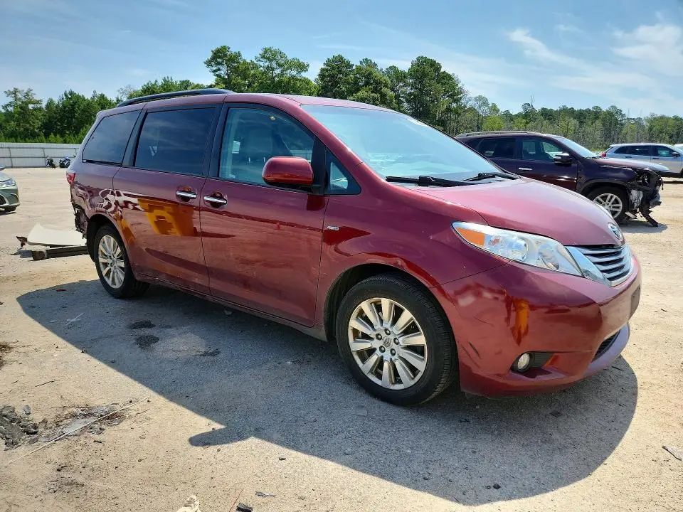 2017 TOYOTA SIENNA XLE 7-PASSENGER  
