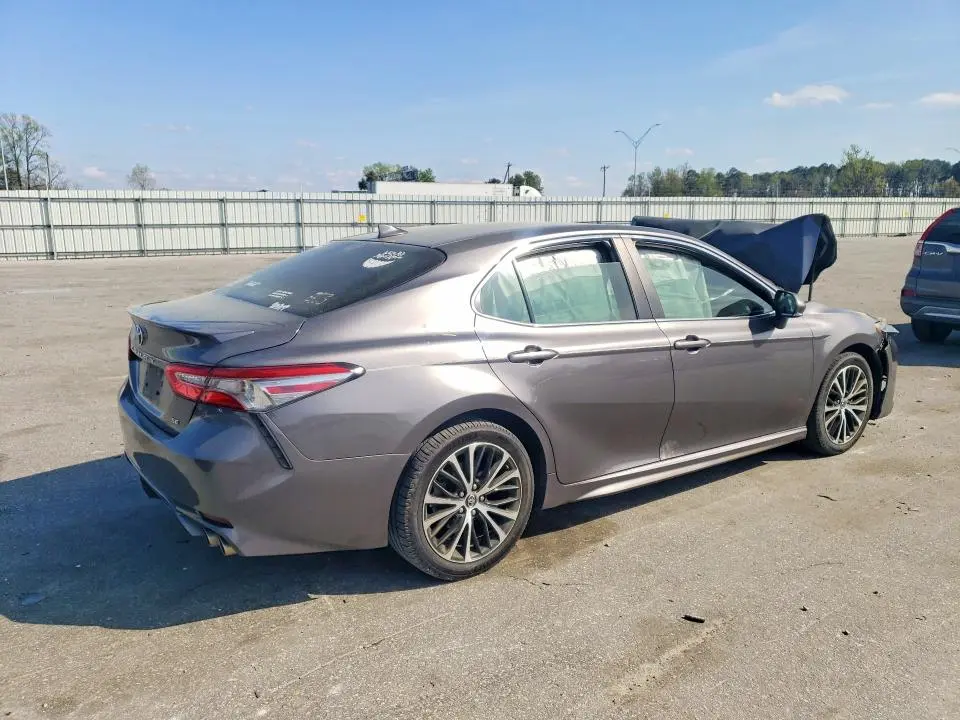 2019 TOYOTA CAMRY SE  