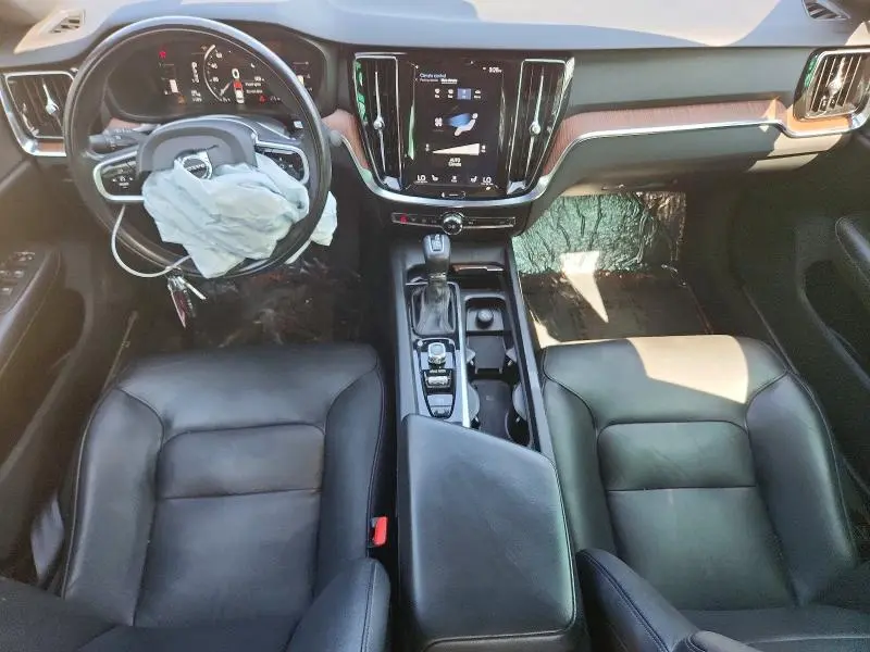 2019 VOLVO S60 T6 MOMENTUM  