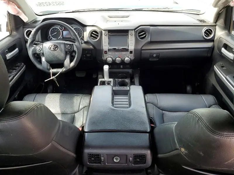 2016 TOYOTA TUNDRA CREWMAX SR5  
