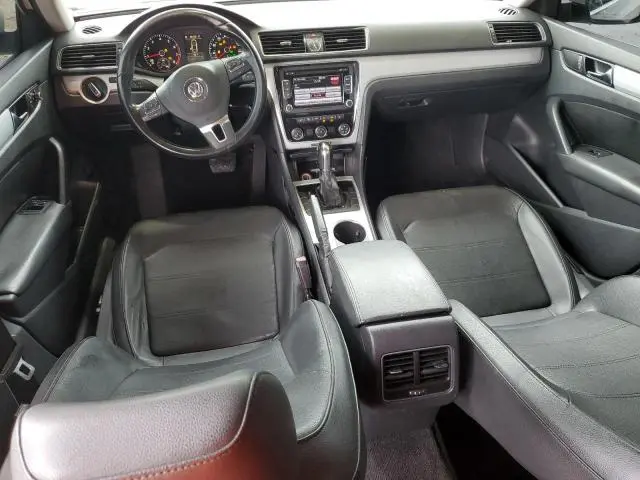 2013 VOLKSWAGEN PASSAT SE  