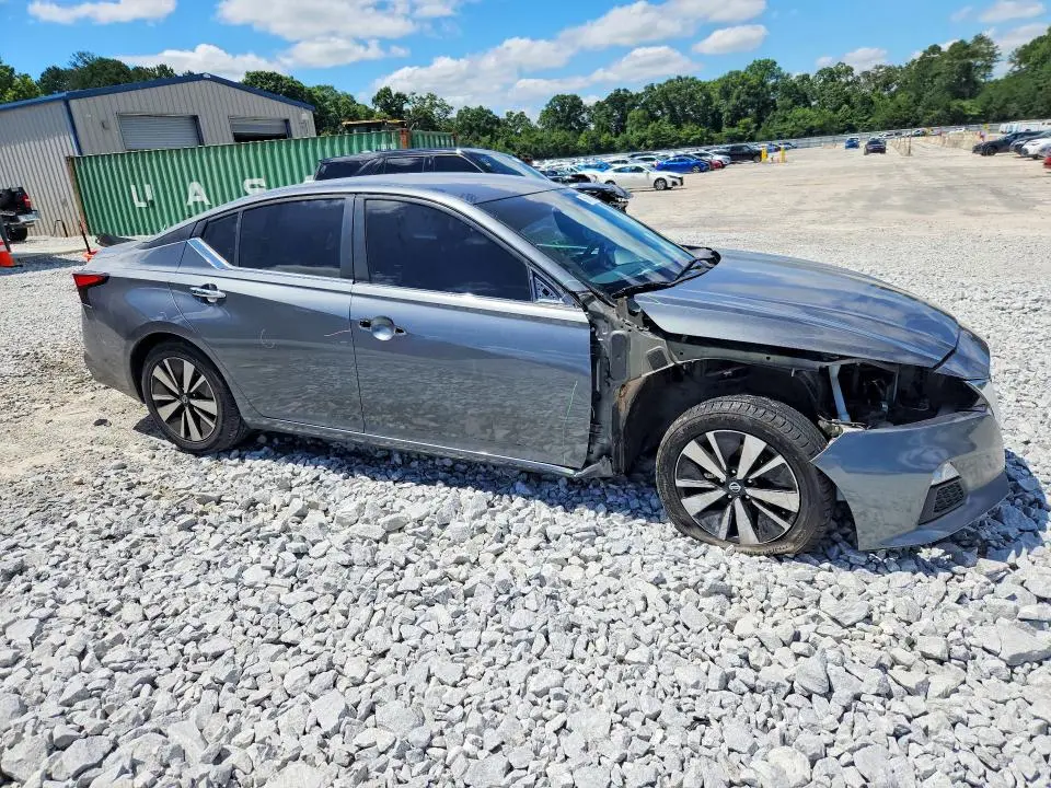 2021 NISSAN ALTIMA SV  