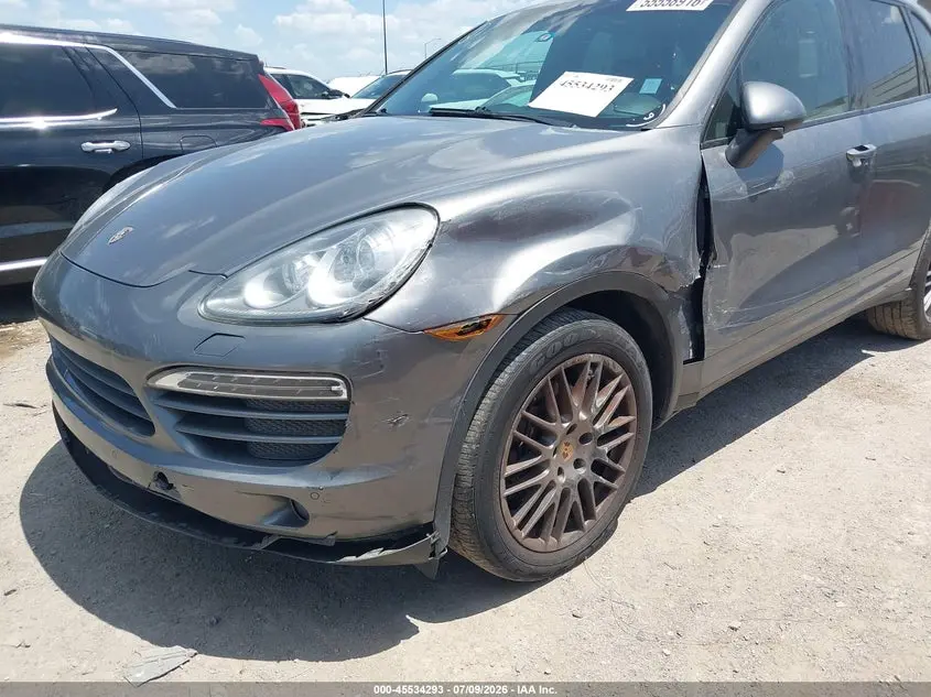 2013 PORSCHE CAYENNE  