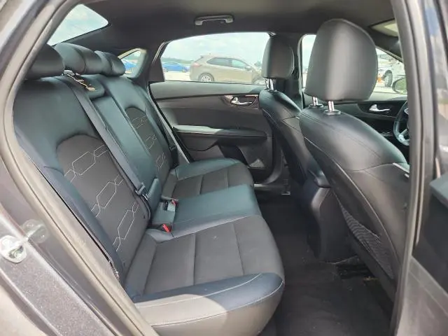 2024 KIA FORTE GT LINE  