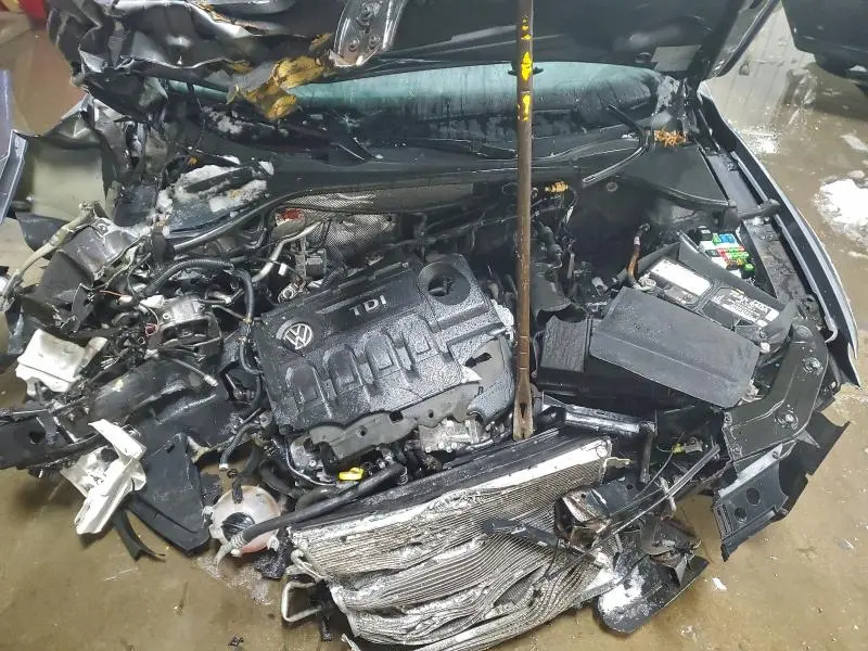 2015 VOLKSWAGEN PASSAT SE  