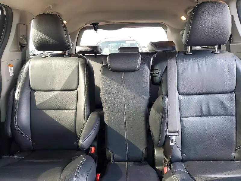 2017 TOYOTA SIENNA SE  