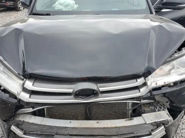 2019 TOYOTA HIGHLANDER LE  