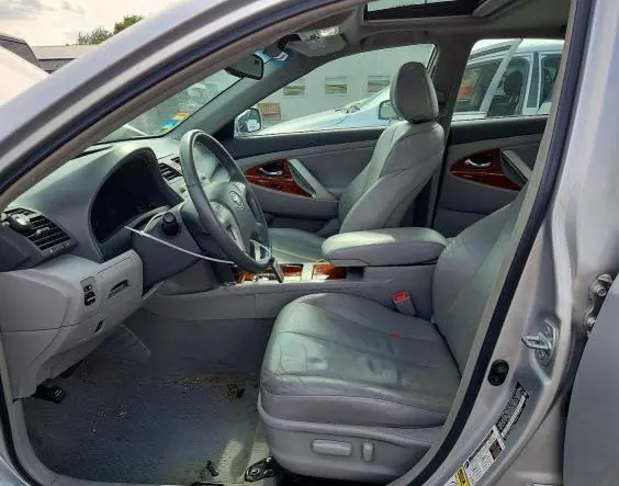 2010 TOYOTA CAMRY XLE V6  