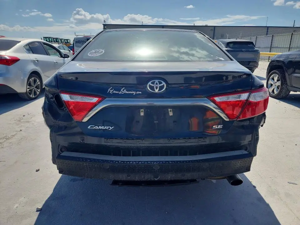 2017 TOYOTA CAMRY SE  