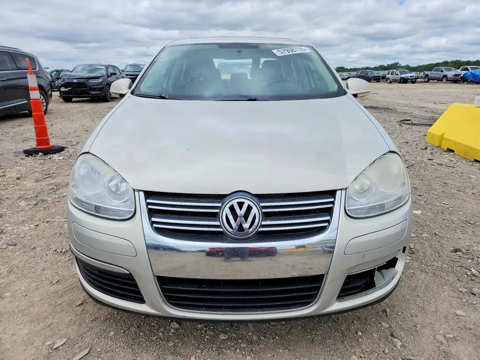 2010 VOLKSWAGEN JETTA SE  