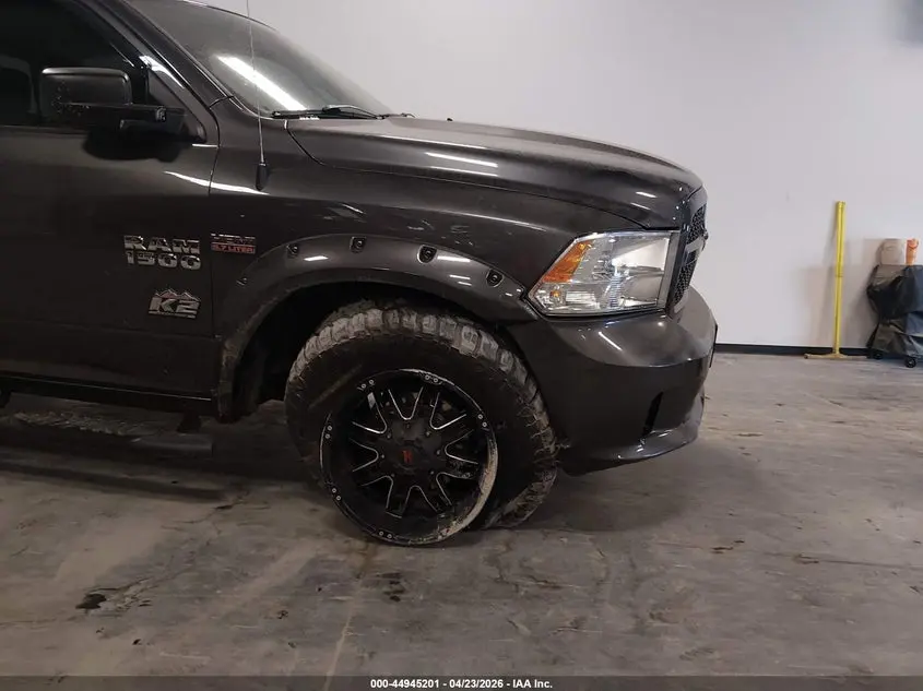 2017 RAM 1500 EXPRESS  4X4 5'7 BOX