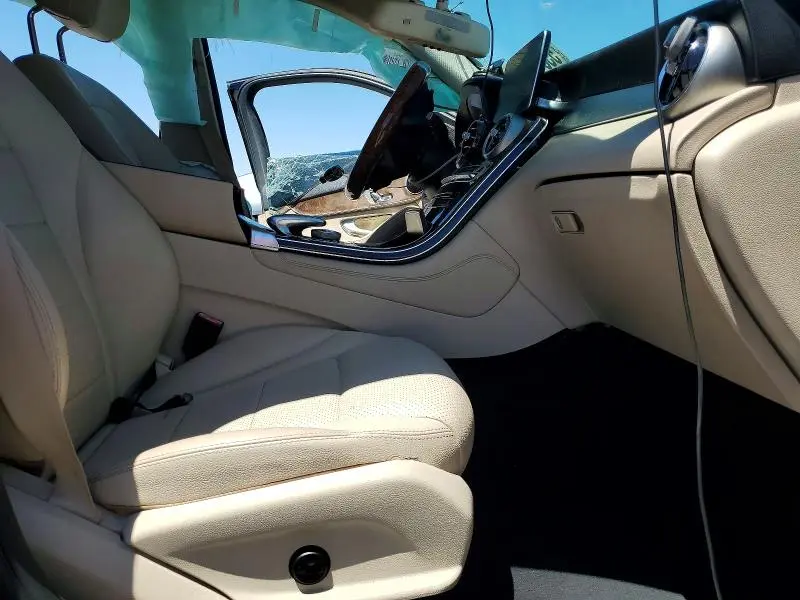 2016 MERCEDES-BENZ GLC 300  