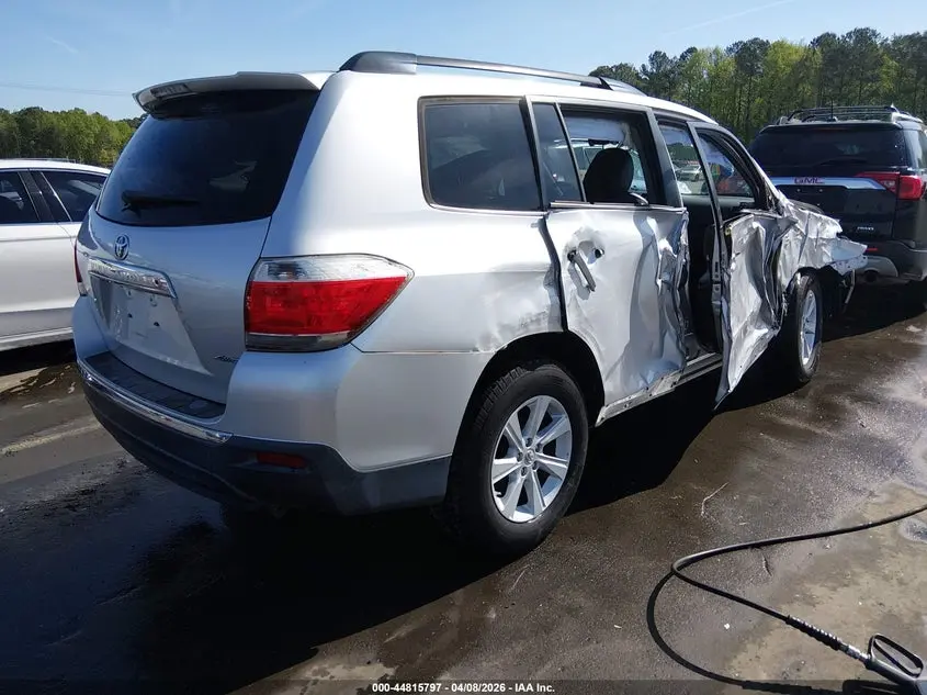2013 TOYOTA HIGHLANDER SE V6