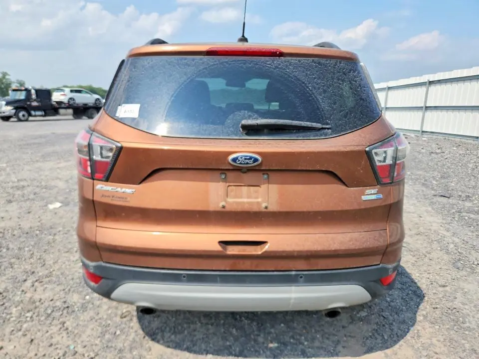 2017 FORD ESCAPE SE  