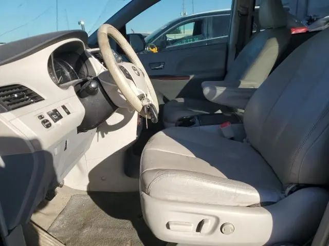 2014 TOYOTA SIENNA XLE  