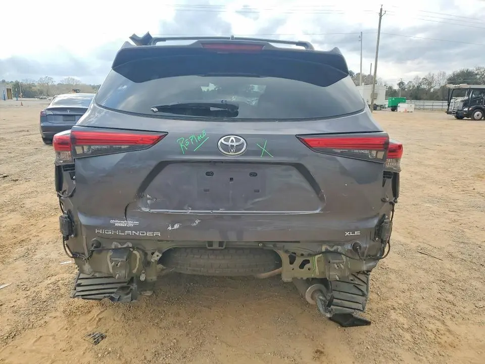 2021 TOYOTA HIGHLANDER XLE  