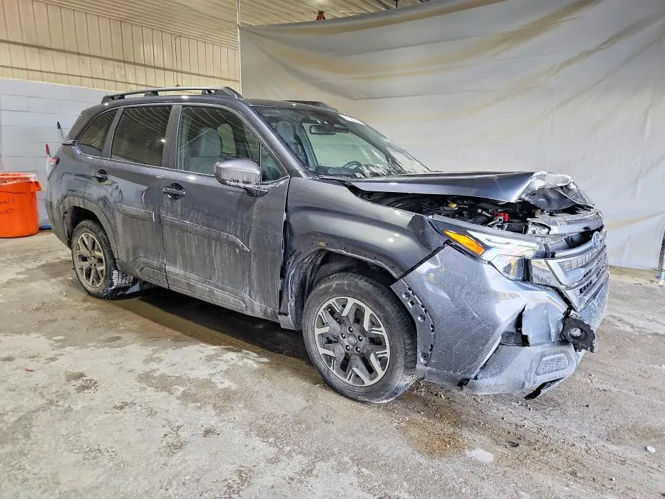 2025 SUBARU FORESTER   