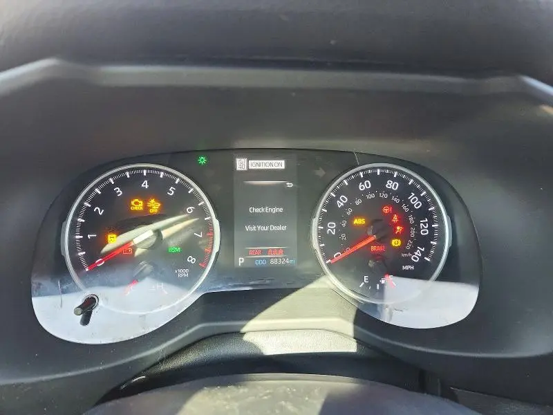 2022 TOYOTA RAV4 XLE  