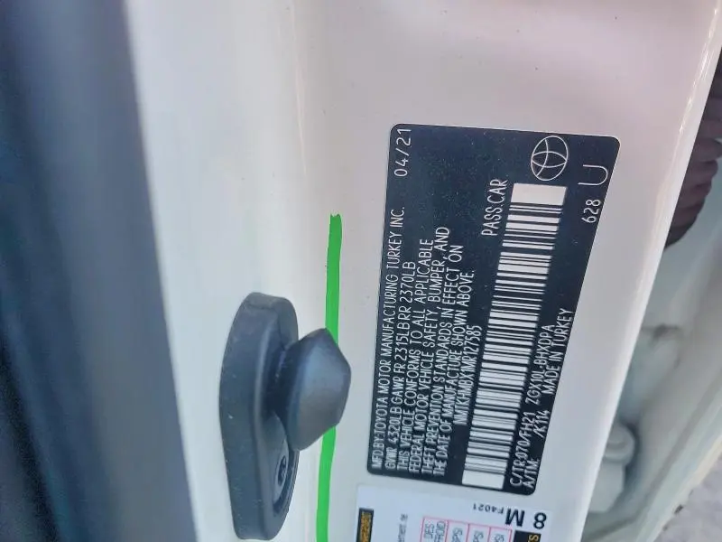 2021 TOYOTA C-HR XLE  