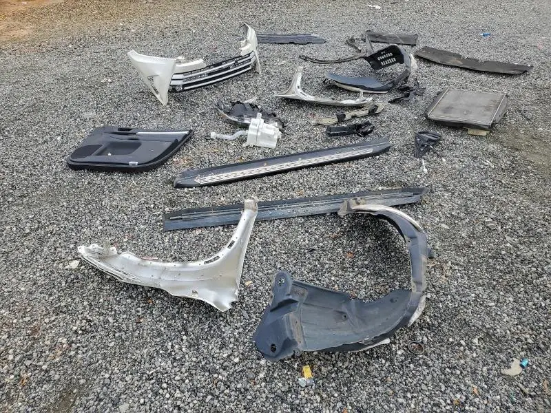 2017 TOYOTA HIGHLANDER SE  