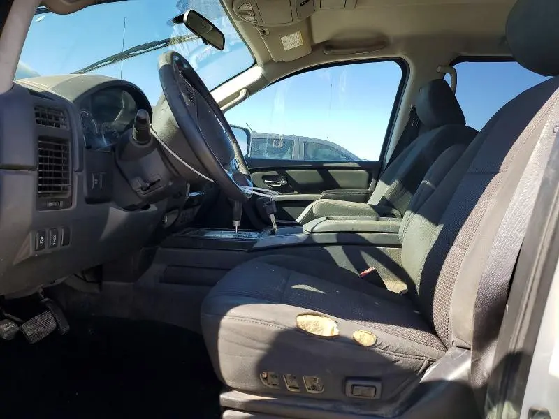 2015 NISSAN TITAN SV  