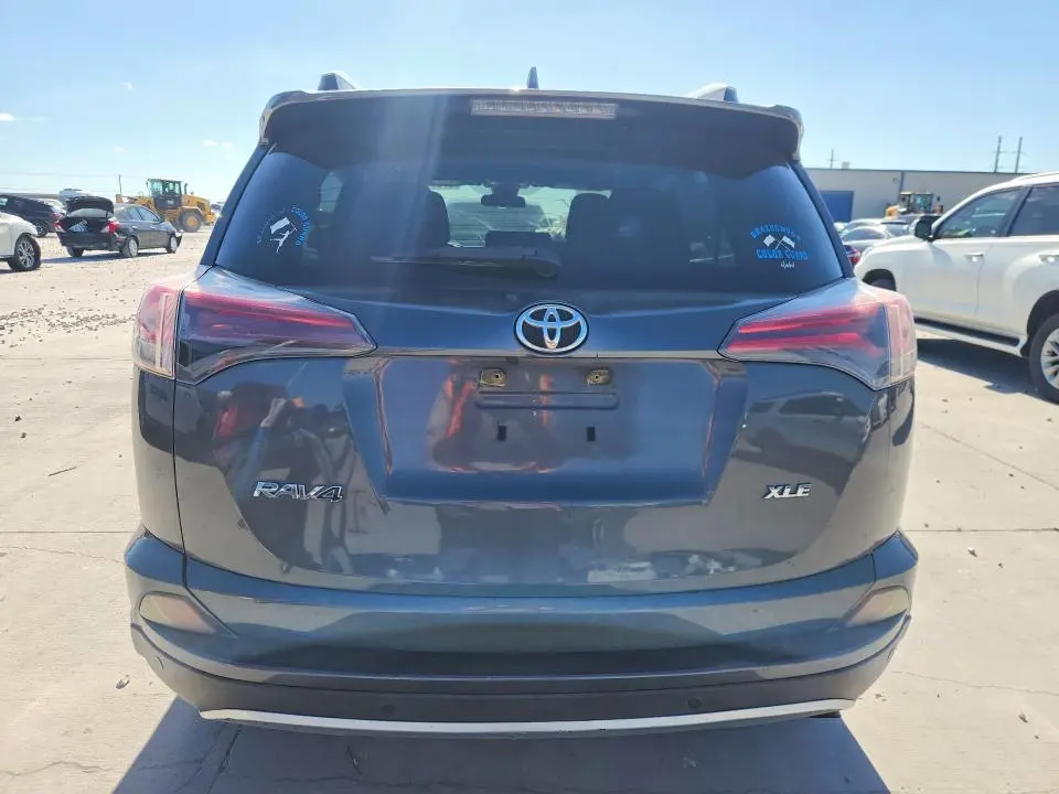 2016 TOYOTA RAV4 XLE  