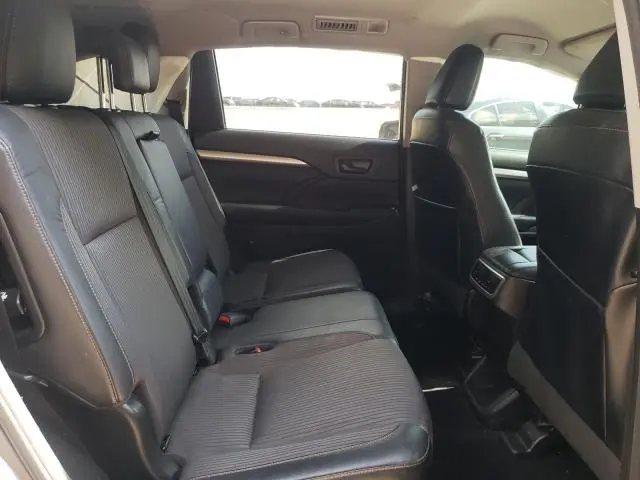 2018 TOYOTA HIGHLANDER LE  