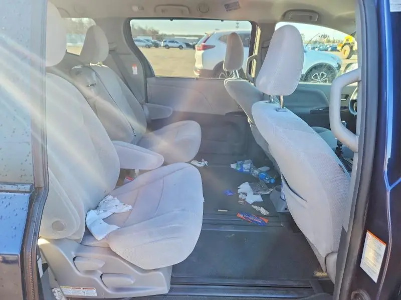 2018 TOYOTA SIENNA LE 8-PASSENGER  